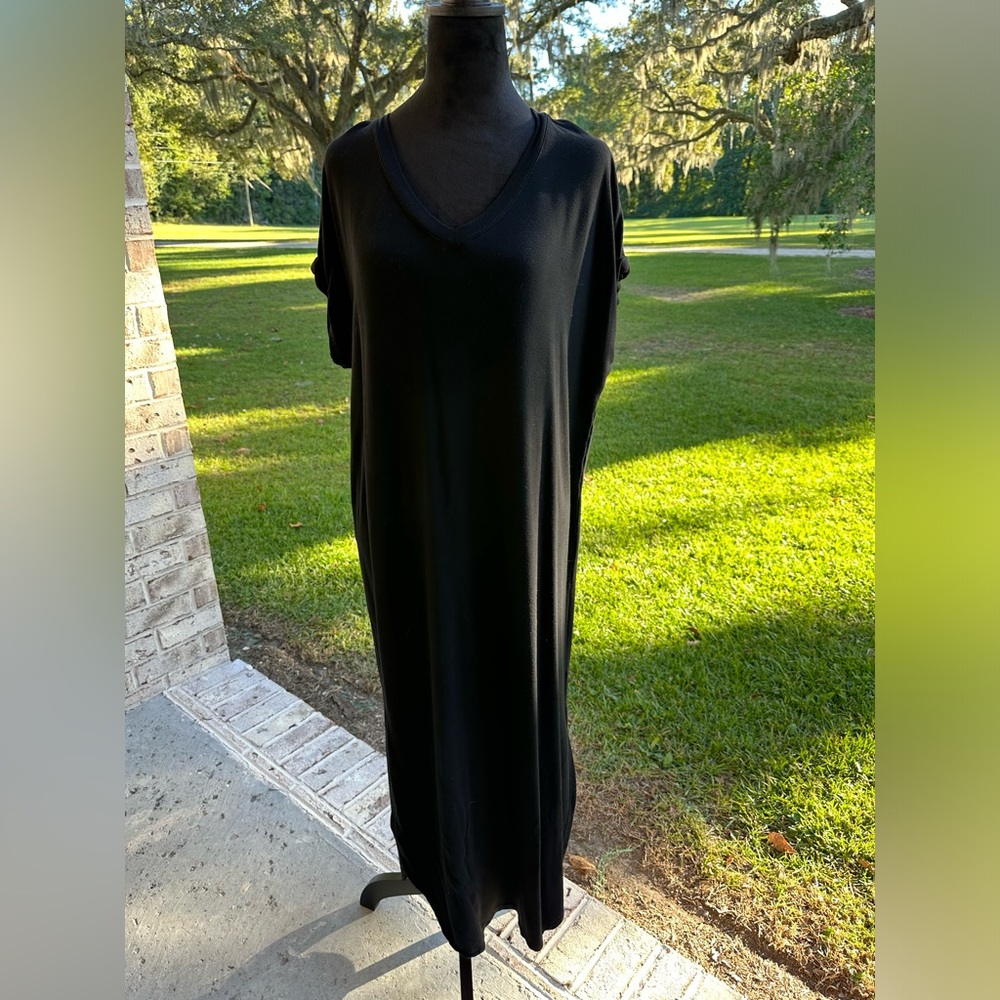 GUC - Ellison - Black v-neck maxi - Sz M - Smoke free home